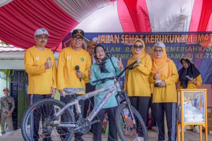 Bupati Raden Adipati Surya Lepas Ratusan Peserta Jalan Sehat Dalam Rangka HAB Kemenag RI Ke-77 Tingkat Way Kanan