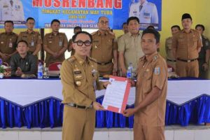 Hadiri Musrenbang Kecamatan Way Tuba, Bupati Adipati Serahkan Hibah Barang Milik Daerah