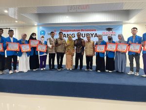 Lazismu UMPRI Serahkan Beasiswa Sang Surya