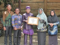 Pemkab Way Kanan Terima Penghargaan Sertifikasi Bebas Frambusia Dari Menkes RI Tahun 2023   