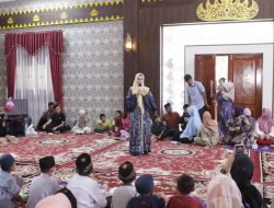 Ketua TP PKK Way Kanan beri Santunan Anak Yatim