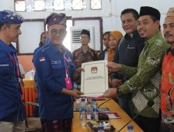 Dikawal Silat Dinding Keratuan Darah Putih, Demokrat Resmi Daftarkan 50 Bacalegnya ke KPU