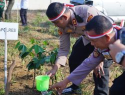 Polres Lampura galakkan penghijauan tanam 1.600 bibit pohon