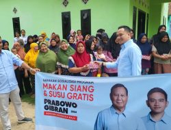 TKD Pesawaran Prabowo – Gibran Bagikan Seribu Makan Siang dan Susu Gratis