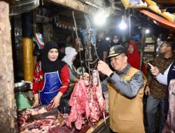 Pastikan Stok dan Harga Bahan Pokok, Pj Gubernur Sumsel Agus Fatoni Lakukan Sidak Pasar