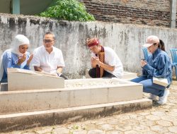 Kunjungi Kampung Halaman, Zulhas-Putri Ajak Raffi-Nagita Berziarah Makam Keluarga