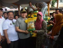 Pj Gubernur Sumsel, Pangdam II Sriwijaya dan Pj Walikota Lubuk Linggau Gelar Pasar Murah