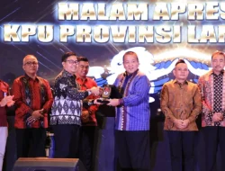 SKH Koran Editor Kembali Terima Piagam Penghargaan Dari KPU Lampung, sebagai Media Partner Terbaik