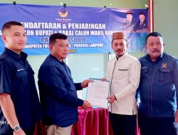 Reka Punnata Ambil Formulir Pendaftaran Bacabup Tuba di DPC Partai Nasdem