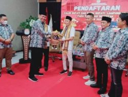 Hamartoni dan Romli Resmi Daftar ke KPU Lampura