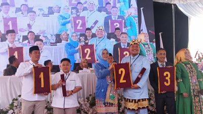 KPU Pesisir Barat Undi Nomor Urut Untuk Tiga Pasangan Calon Bupati Pilkada 2024, Cek Disini