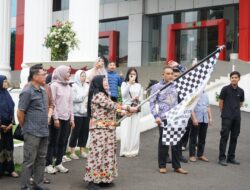 Walikota Eva Lepas Keberangkatan Peserta Wisata Rohani
