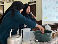 Tim KKN Unila Kenalkan Inovasi Karbol Sereh Wangi dan Pelatihan Digital Marketing Produk UMKM