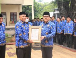 Wahdi Terima Sertifikat HAKI Atas Kompilasi JAMA-PAI dan Program MEWS-OBSTERI