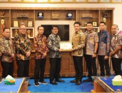 Pemkab Lampura terima Penghargaan dari KPU