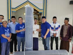 Demokrat Tubaba Peduli Masjid dan berbagi makanan