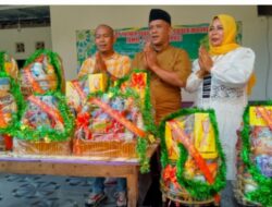 Rumah Makan Iput Penawar Jaya Berbagi 150 Paket Sembako 