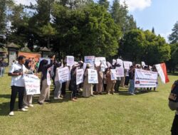 Pedagang Kuliner Geruduk Kantor Bupati Lampung Barat, Tolak Pajak 10 Persen dan Pemasangan Tapping Box