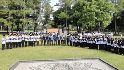 Peringati Hari Pendidikan Nasional, Bupati Parosil Apresiasi Guru Inovatif dan Umumkan Program Makan Gratis