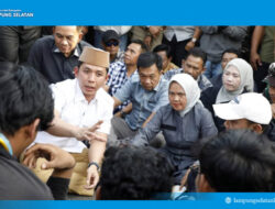 Merakyat Duduk di Aspal, Bupati Egi Serap Aspirasi Rakyat dengan Hati