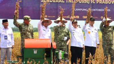 Lampung Utara Siap Jadi Sentra Kedelai Nasional, Bupati dan Wakil Bupati Dampingi Menhan dan Mentan Panen Raya di Desa Madukoro