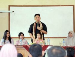 Bupati Egi Sambangi SLB Negeri Sidomulyo Bersama Tiga Putrinya