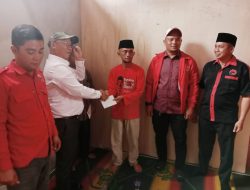 Mukhlis Basri Serahkan Bantuan Korban Kebakaran di Canggu