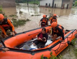 Basarnas Evakuasi 20 Warga Terdampak Banjir di Jatiagung