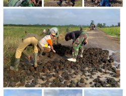 Puasa Tak Halangi Brimob Perbaiki Jalan Rusak