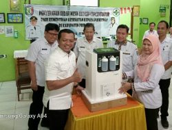 Bupati Pringsewu Serahkan Bantuan Oxygen Concentrator Kepada Puskesmas