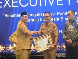 Bupati Lampung Utara Terima Penghargaan Sebagai Pioneer Kemandirian Ekonomi Desa