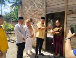 DPD II Partai Golkar Tuba Potong Tiga Ekor Sapi, Bagikan Daging Kurban Kepada  Masyarakat