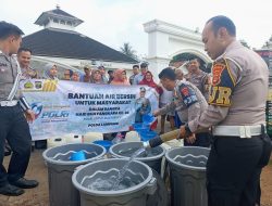 SAMBUT HARI BHAYANGKARA, DITLANTAS POLDA LAMPUNG SALURKAN 16.000 LITER AIR BERSIH