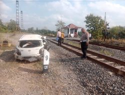 Laka Mobil Ayla dengan kereta Babaranjang, Dua Pelajar tewas