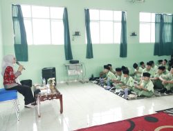 Kominfo Way Kanan Bekali Siswa Baru SMPIT Daar ‘Ilmi Etika Bermedia Sosial