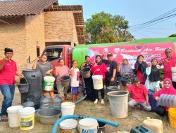 Kemarau Melanda, PDIP Jati Agung Salurkan 28 Ribu Liter Air Bersih