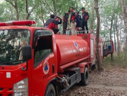 BPBD Tubaba Bersama Damkar dan Masyarakat Padamkan Kebakaran