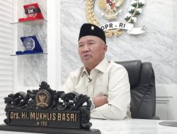 MUKHLIS BASRI: WARGA LAMPUNG DIMINTA SIAGA HADAPI ABU KRAKATAU