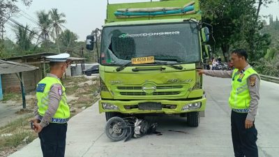 Diduga Rem Blong, Truk Fuso Tabrak Kendaraan Didepannya Hingga Dua Pelajar SMP Jadi Korban Tewas Ditempat